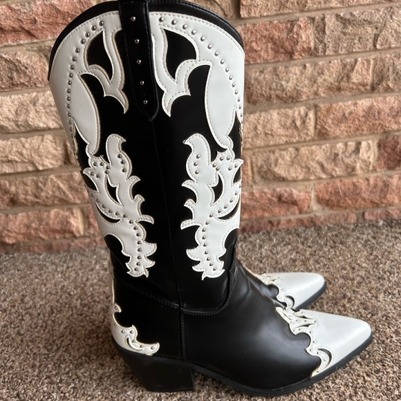 Cowgirl Boots Embroidered Pointed Toe Mid Calf Boots with Chunky Block Heel - Picture 2 of 16